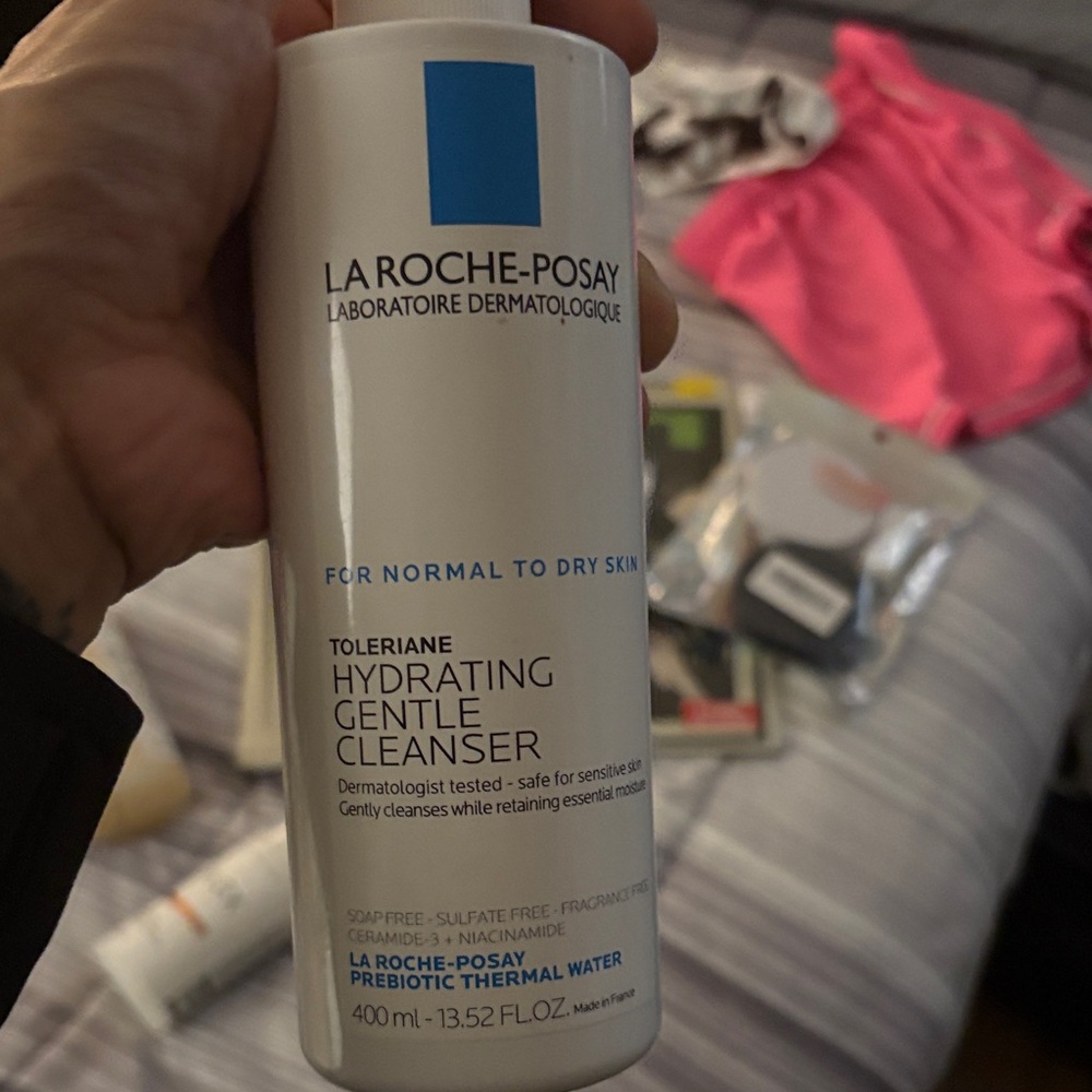 La Roche-Posay Toleriane Hydrating Cleanser - White